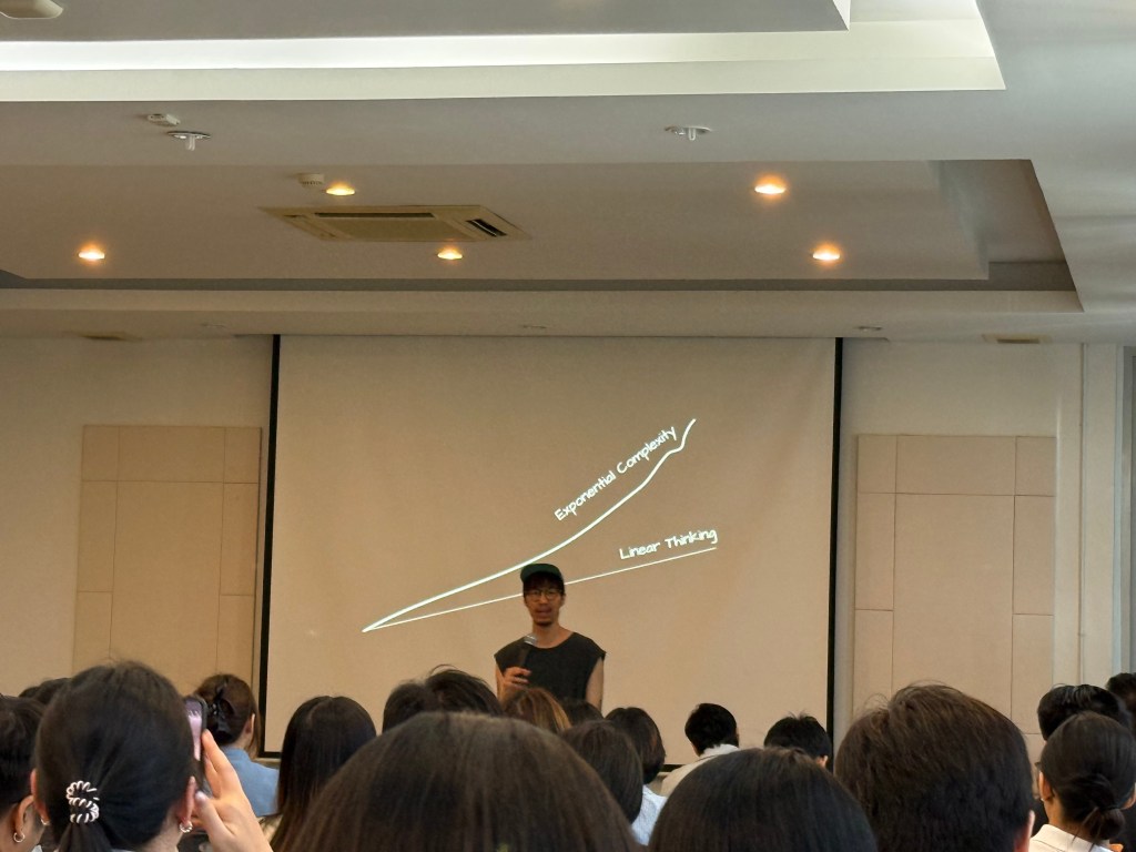 📈 อยากเป็นคนที่โตไวกว่านี้ต้องเลิกคิดว่าจะโตแบบ “เส้นตรง”&nbsp;ได้แล้ว